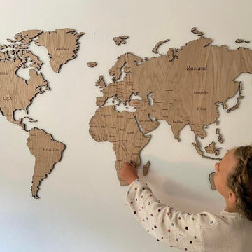Wereldkaart met gegraveerde landen & grenzen - Eikenhout - 145x76,5 cm.