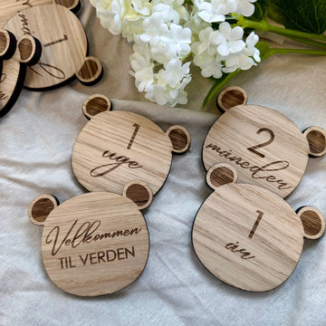 Mijlpalen - Knuffelbeer - 8x9 cm.