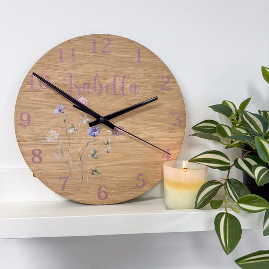 Wandklok – Eikenhout – Bloemen met naam