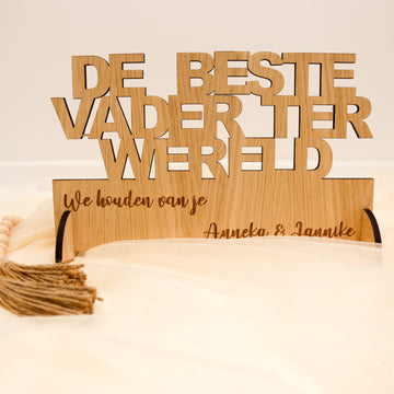 Geschenkset met voet en persoonlijke gravure - Eikenhout - 20×17,5 cm